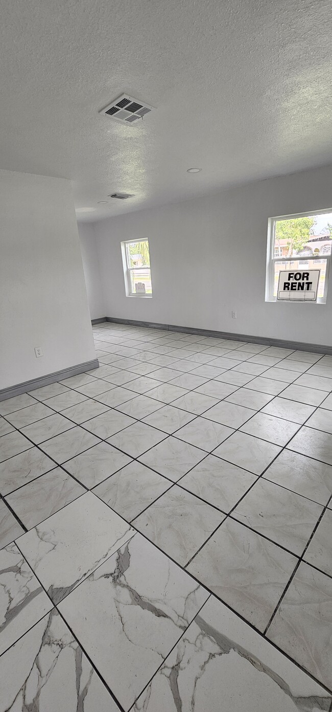 Building Photo - 710 Sultan Ave Rental