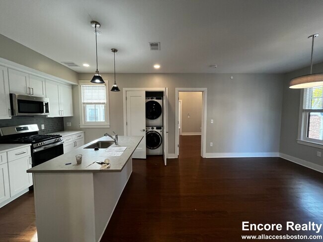 Photo - 390 Harvard St