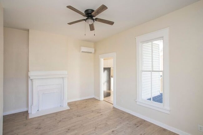 Photo - LOCATION! 1/1 Bed Bath Downtown!