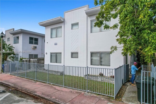 Photo - 855 80th St Unit 4