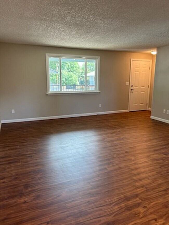 Photo - 903 Hersinger Pl Unidad D