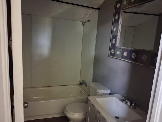 Photo - 704 N Old Alabama Rd Unidad 4