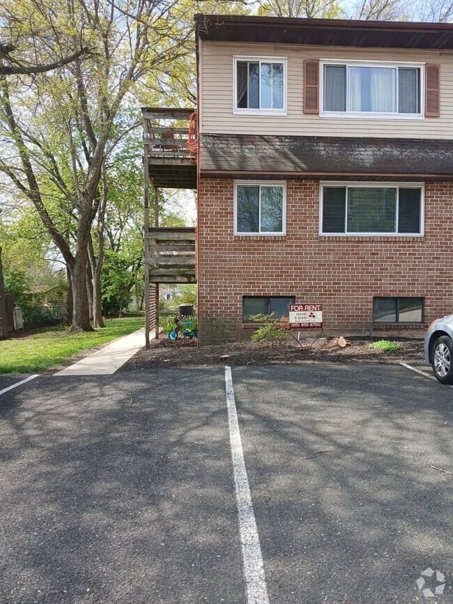 Building Photo - 52 Garfield Ave Unit A Rental