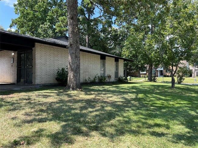 Building Photo - 401 Oakhill Dr Rental
