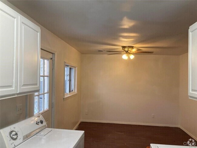 Building Photo - 318 Stone St Rental