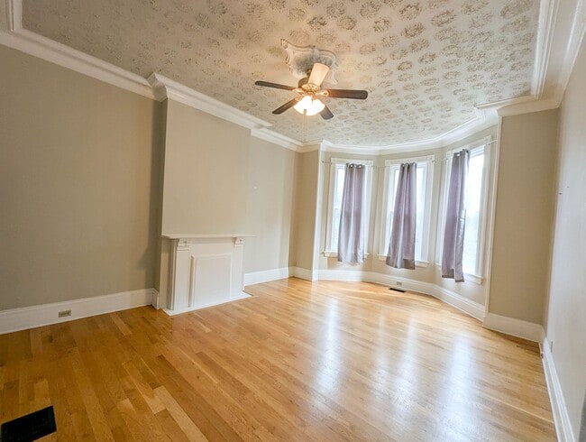 Building Photo - 32 Conklin St Unit 1