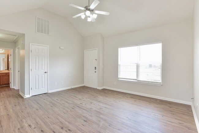 Photo - 154 Dreville Dr