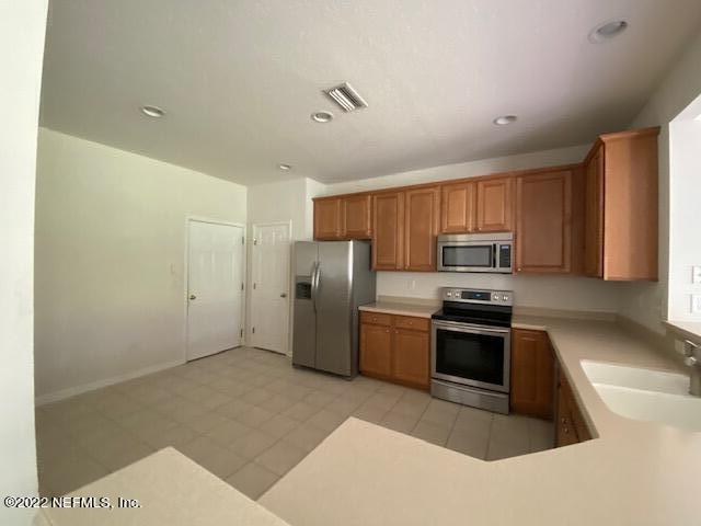 Photo - 11177 Castlemain Cir E