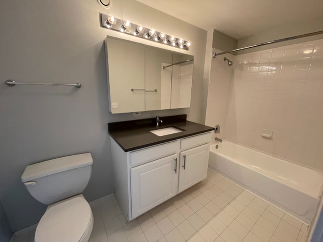 Photo - 575 N State St Unit 4405