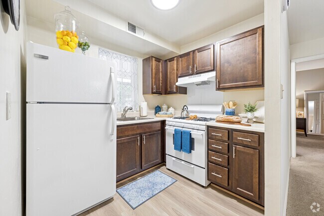 1BR, 1BA - 617SF - Kitchen