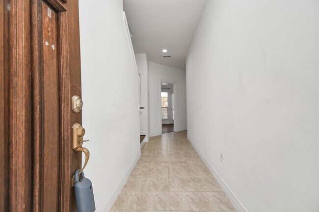 Photo - 3900 Center St