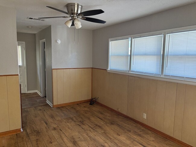 Photo - 3/1.5 in Quiet Neighborhood Near Fairview ...