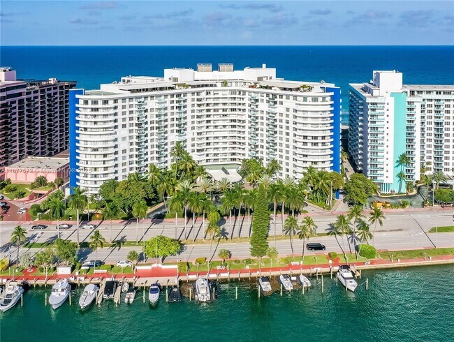 Building Photo - 5161 Collins Ave Unit 707 Rental