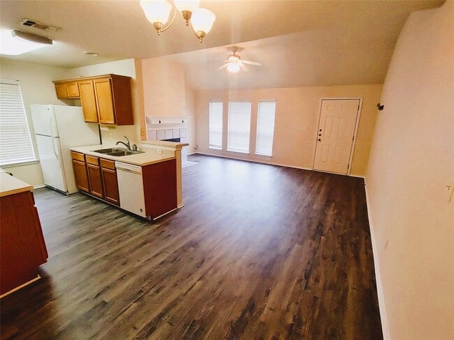 Photo - 2421 Wisteria Way