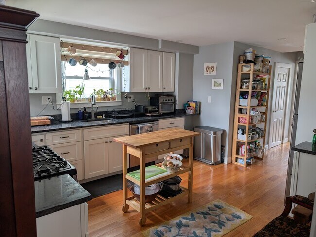 Building Photo - 11 Kearney St Unit 2