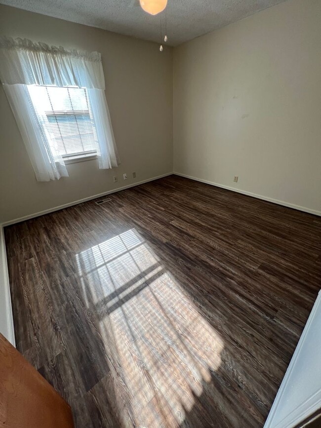 Photo - 3 bed 2 bath on culdesac