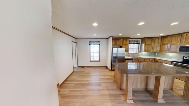 Photo - 140 American Ave