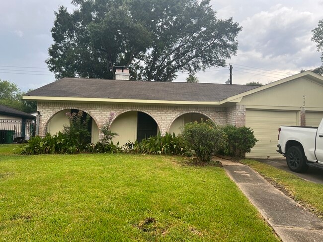 Building Photo - 6742 Indian Lake Dr