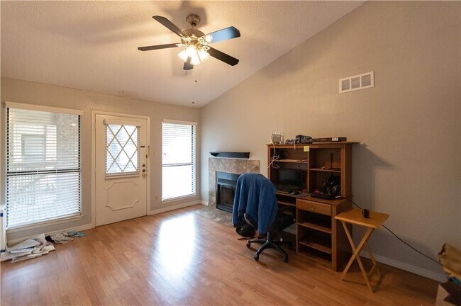 Photo - 806 W 24th St Unit 314