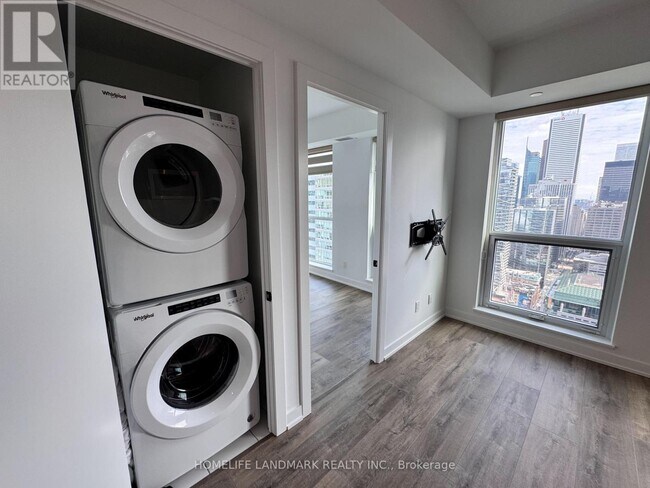 Photo - 327 King St W Unit 4001