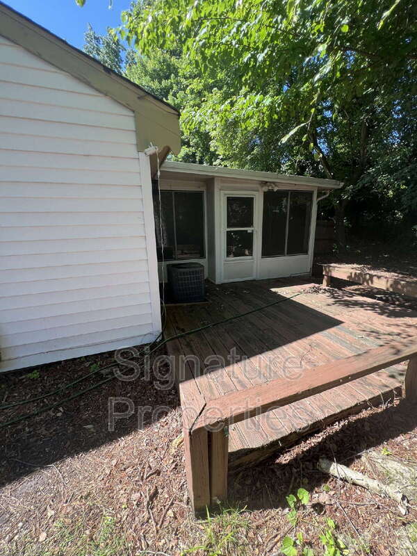 Photo - 921 Wickford Dr