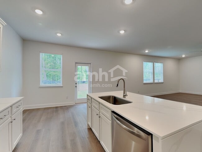 Photo - 214 Hickory Pointe Rd