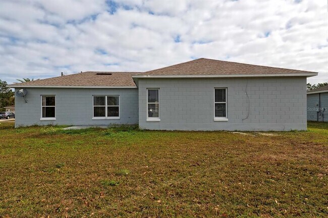 752 Paris Dr