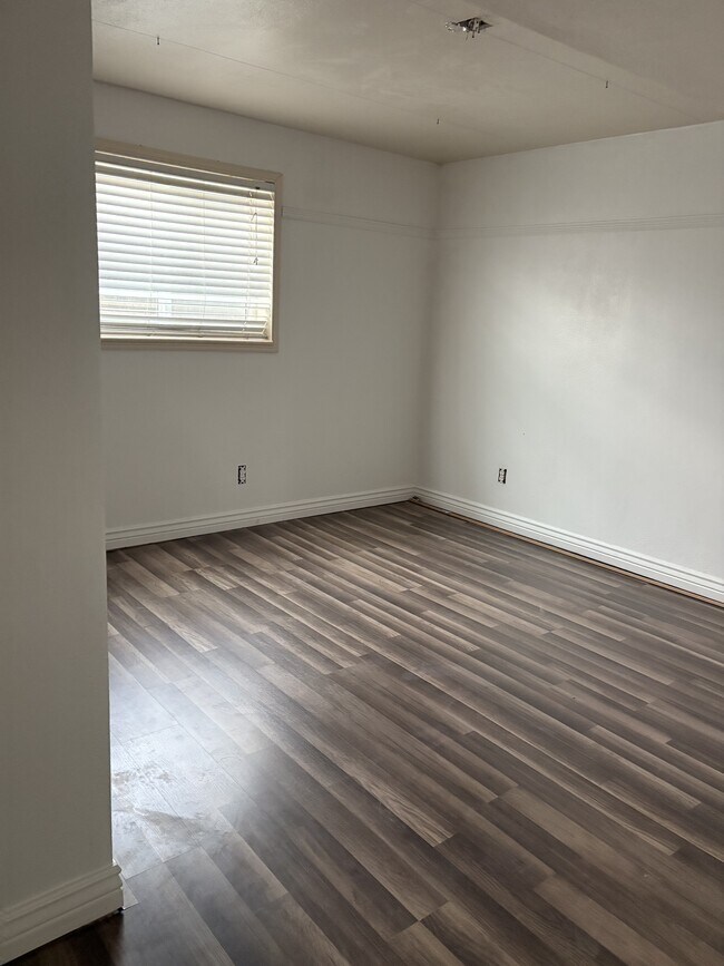 Photo - 677 N 440 W St
