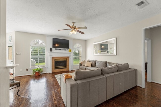 Photo - 44 Parkway Pl