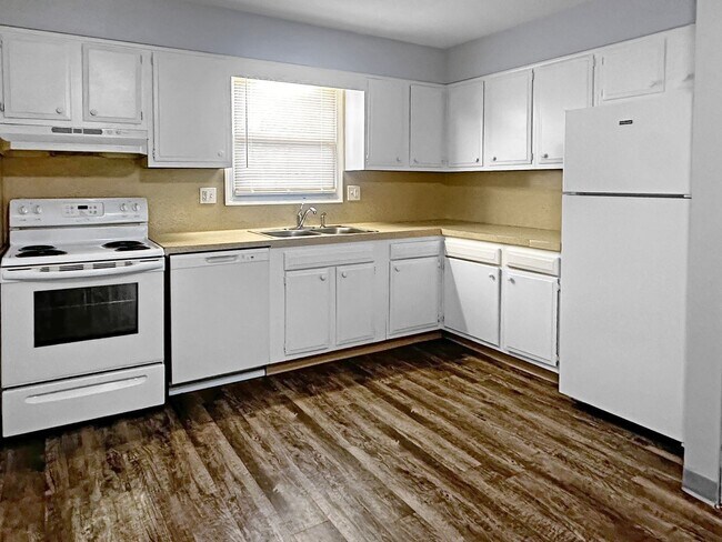 Photo - 2075 Andrew St SE