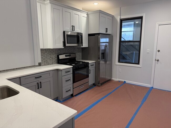 Kitchen - 37 6th St Unit 2