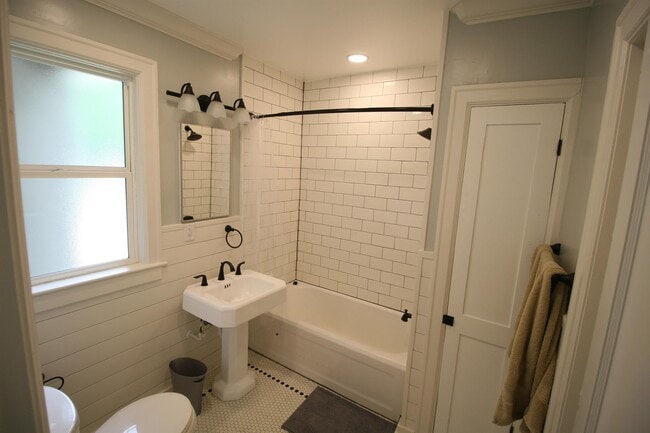 Photo - 143 Shawnee Pl