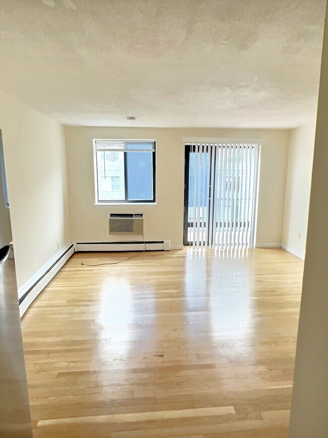 Photo - 1039 Commonwealth Ave