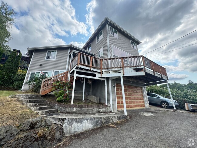 Building Photo - Must See Home!!