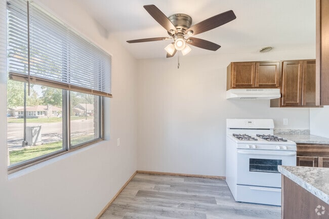 2BR,1BA - 724SF - Dining Area