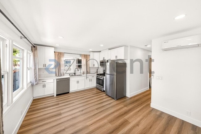 Photo - 854 Orange Ave