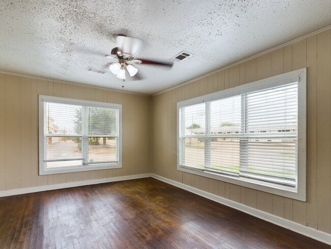 Photo - 3812 Old College Rd