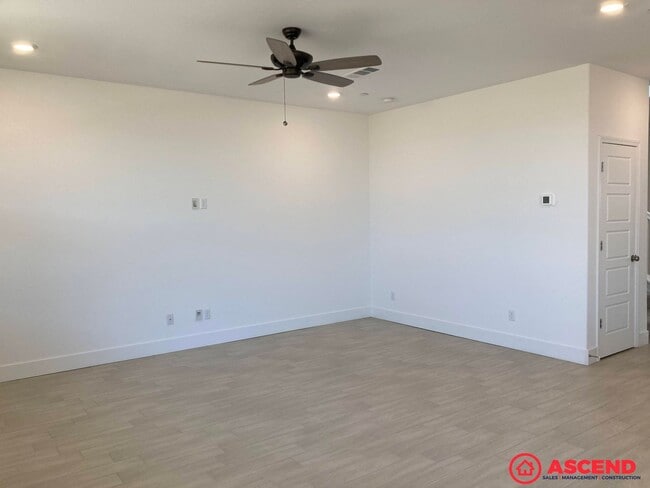 Photo - Brand New Spacious Home Located in Shafter!