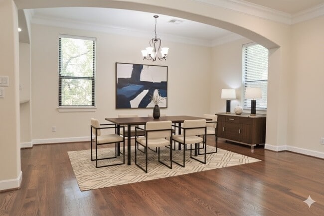 Photo - 615 W 27th St