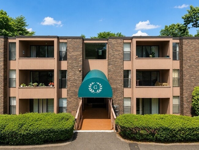 Building Photo - 30 Shrewsbury Green Dr Unit G