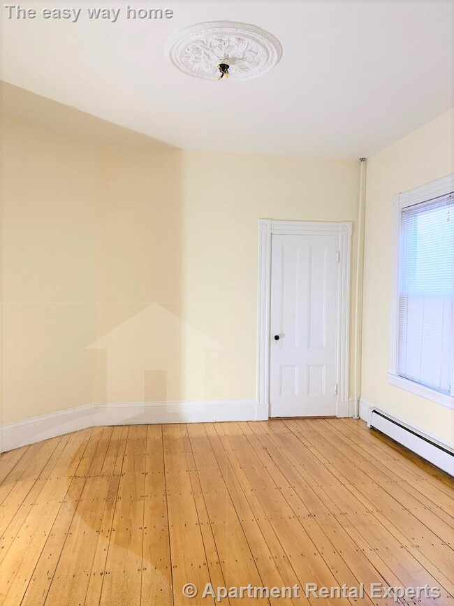 Photo - 547 Broadway Unit #1-B