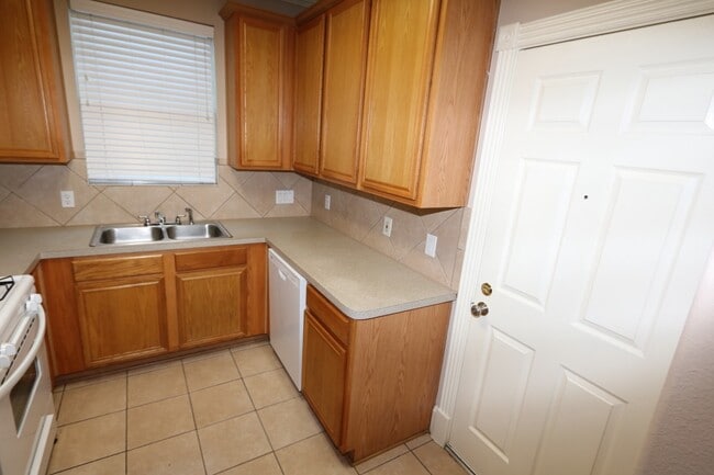 Building Photo - 13419 Forest Pines Village Ln