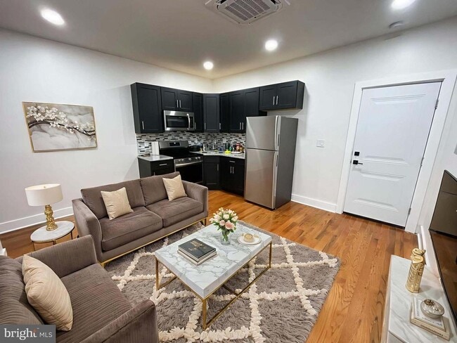 Building Photo - 309 S 60th St Rental