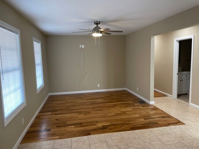 Living room - 447 Plumtree Rd