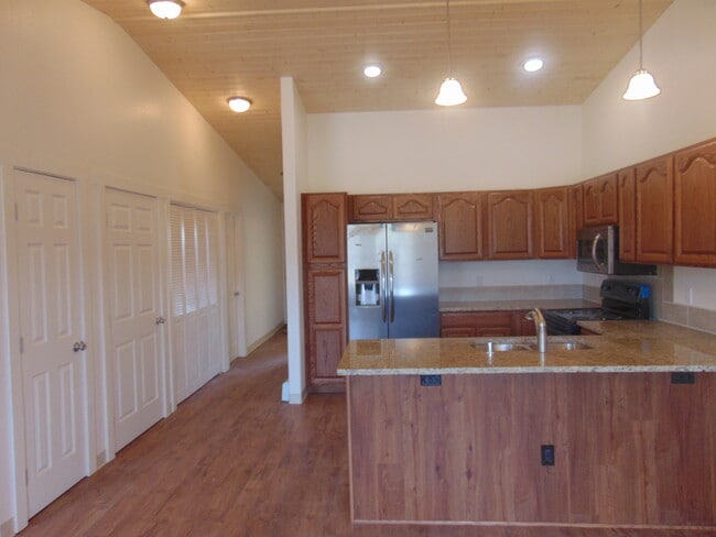 Building Photo - 623 Zuni St Unit Apt D