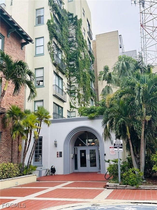 Building Photo - 2310 First St Unit 402