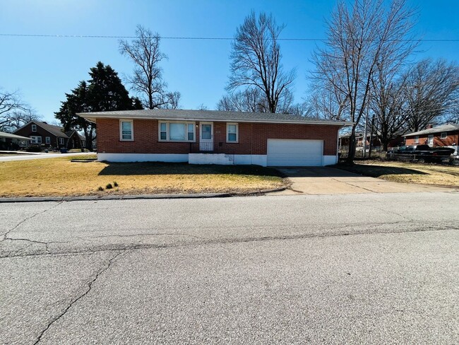 Adorable 3 bedroom 1 bath home! - Adorable 3 bedroom 1 bath home!