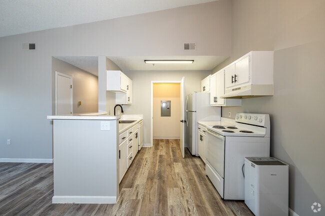 2BR, 2BA - 977SF - Kitchen