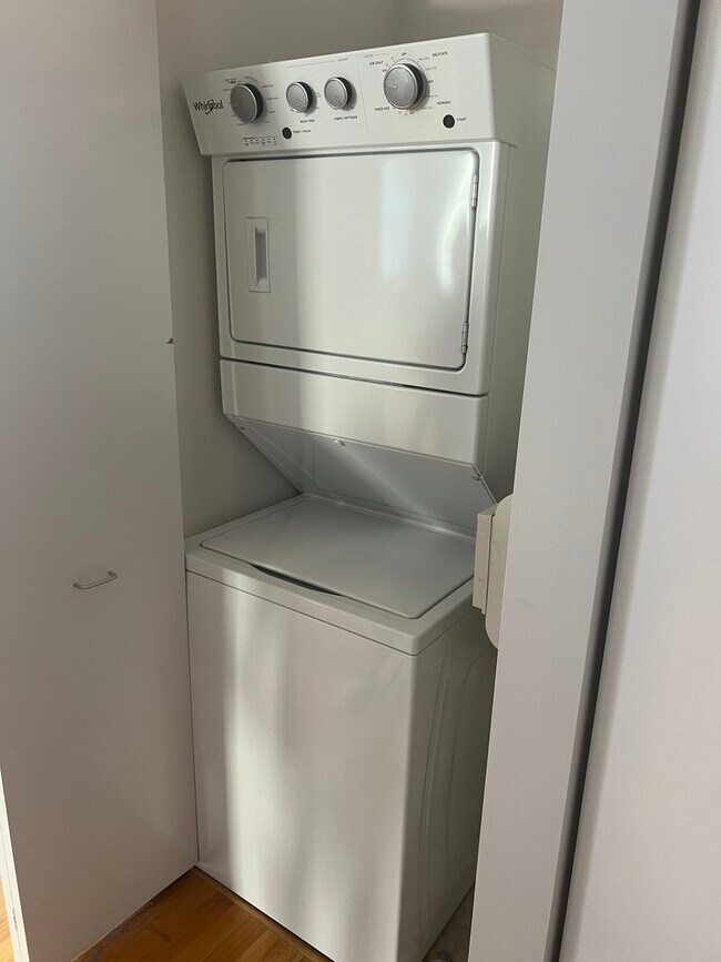 208 W Washington St Condo Unit 1910 Condo for Rent in Chicago, IL