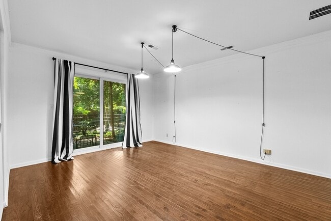 Photo - 1716 E 54th St